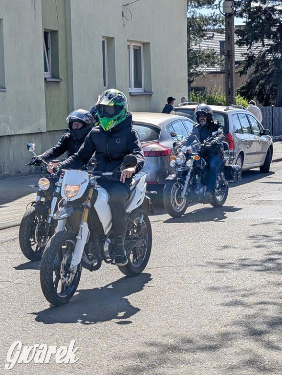 Ryk silników i szczytny cel. MotoStart w Piekarach Śląskich