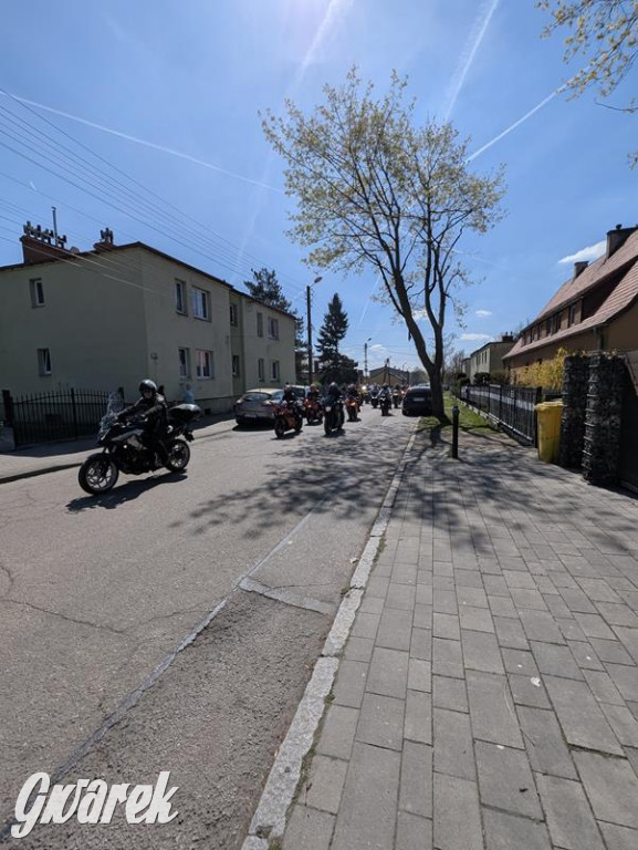 Ryk silników i szczytny cel. MotoStart w Piekarach Śląskich