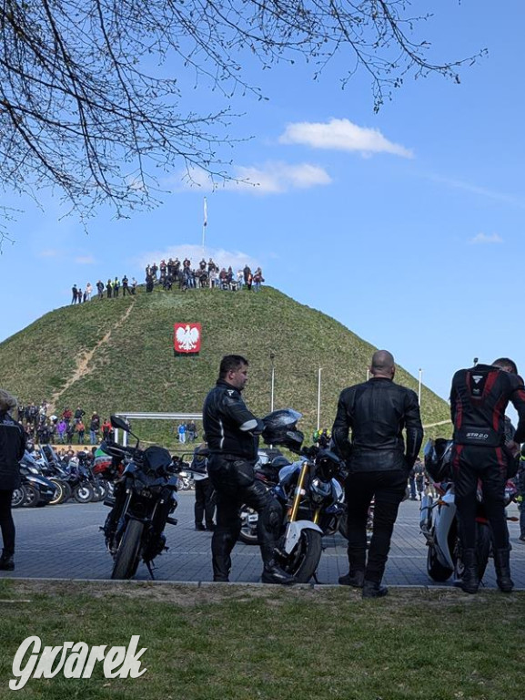 Ryk silników i szczytny cel. MotoStart w Piekarach Śląskich