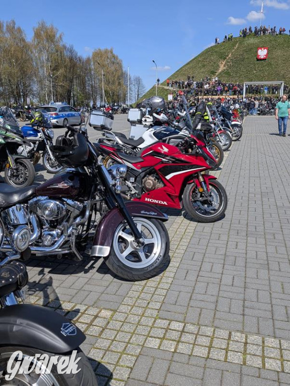 Ryk silników i szczytny cel. MotoStart w Piekarach Śląskich