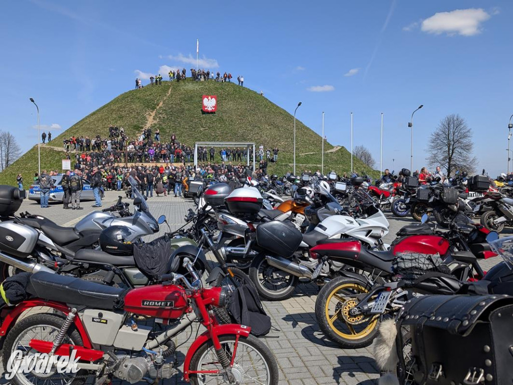 Ryk silników i szczytny cel. MotoStart w Piekarach Śląskich