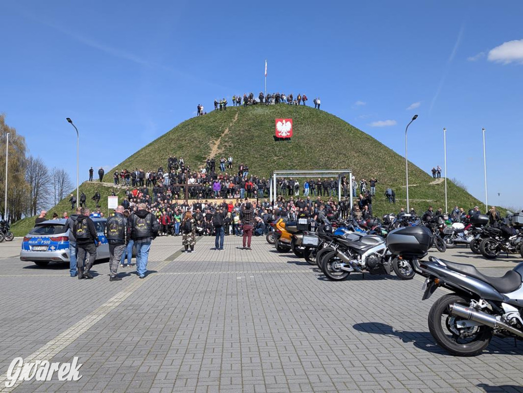 Ryk silników i szczytny cel. MotoStart w Piekarach Śląskich