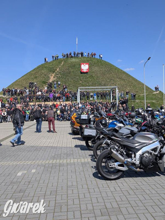 Ryk silników i szczytny cel. MotoStart w Piekarach Śląskich