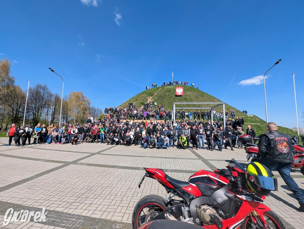 Ryk silników i szczytny cel. MotoStart w Piekarach Śląskich