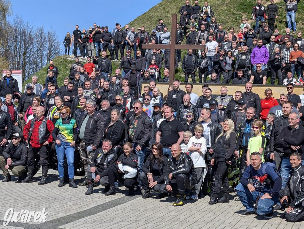 Ryk silników i szczytny cel. MotoStart w Piekarach Śląskich