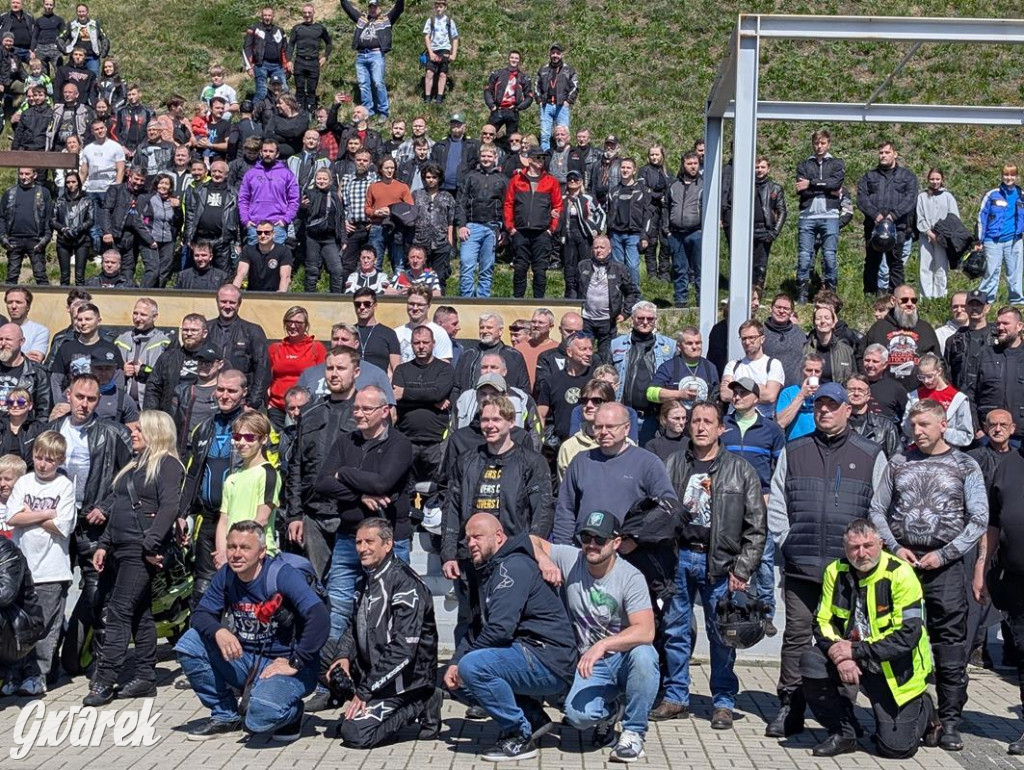 Ryk silników i szczytny cel. MotoStart w Piekarach Śląskich