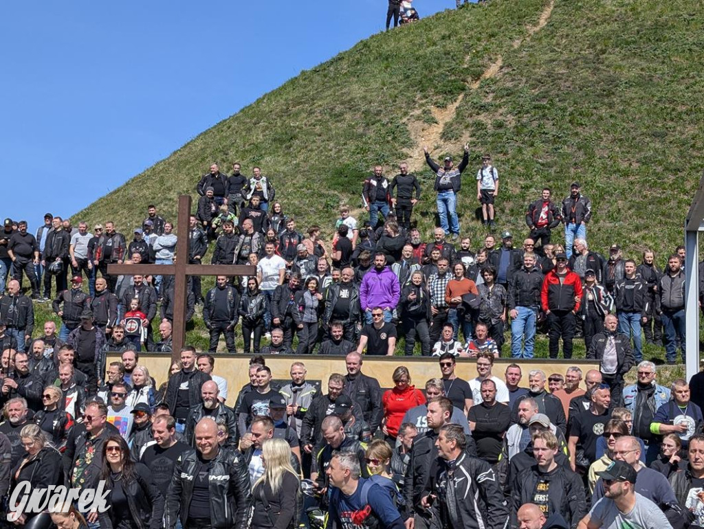 Ryk silników i szczytny cel. MotoStart w Piekarach Śląskich