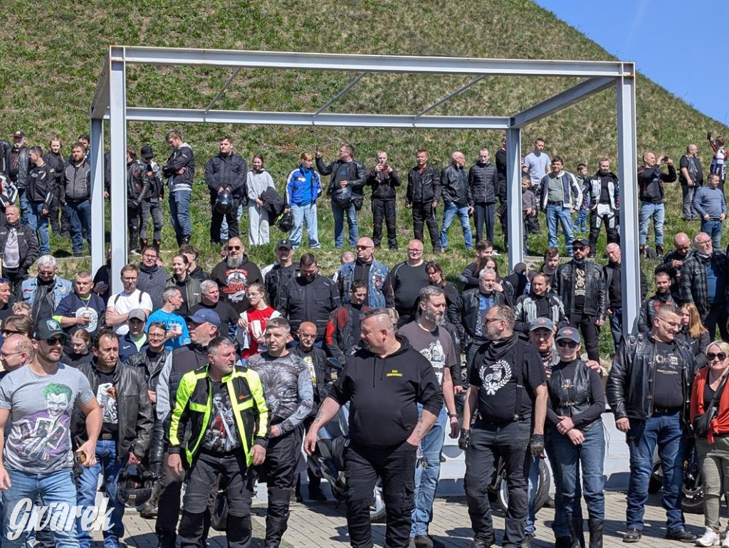 Ryk silników i szczytny cel. MotoStart w Piekarach Śląskich