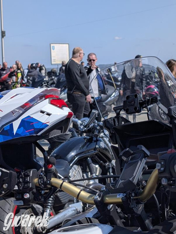 Ryk silników i szczytny cel. MotoStart w Piekarach Śląskich