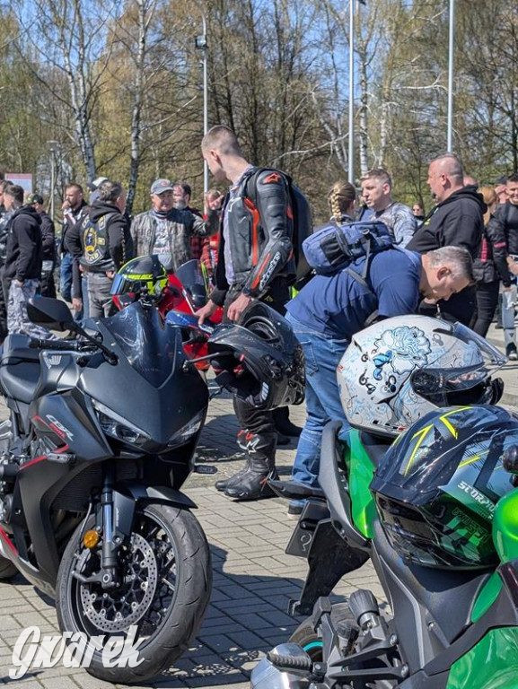 Ryk silników i szczytny cel. MotoStart w Piekarach Śląskich