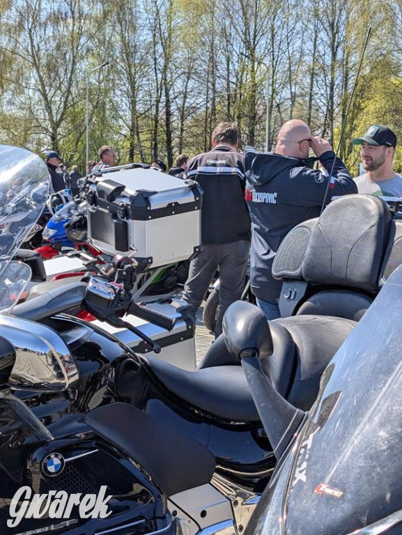 Ryk silników i szczytny cel. MotoStart w Piekarach Śląskich