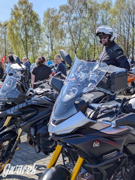 Ryk silników i szczytny cel. MotoStart w Piekarach Śląskich