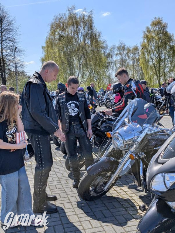 Ryk silników i szczytny cel. MotoStart w Piekarach Śląskich