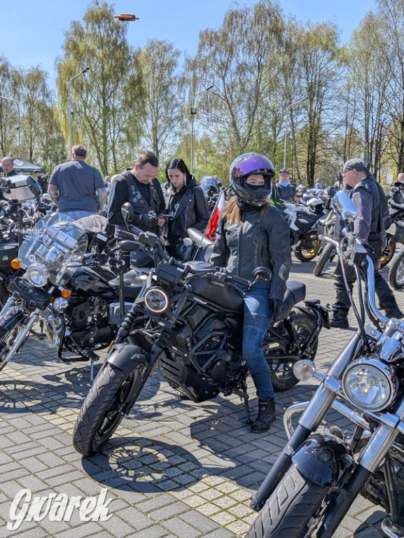 Ryk silników i szczytny cel. MotoStart w Piekarach Śląskich