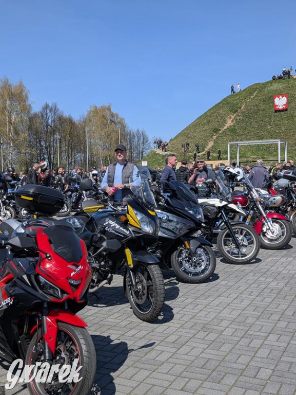 Ryk silników i szczytny cel. MotoStart w Piekarach Śląskich