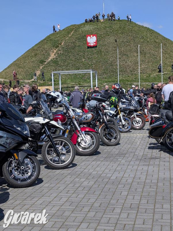 Ryk silników i szczytny cel. MotoStart w Piekarach Śląskich