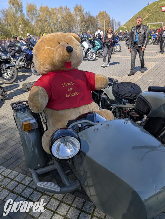 Ryk silników i szczytny cel. MotoStart w Piekarach Śląskich