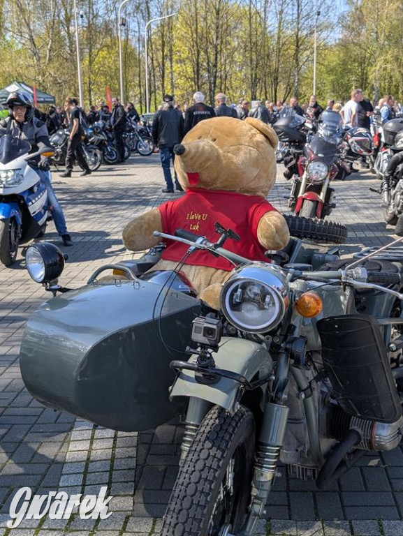 Ryk silników i szczytny cel. MotoStart w Piekarach Śląskich