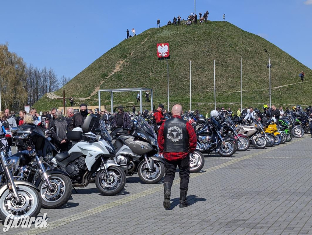 Ryk silników i szczytny cel. MotoStart w Piekarach Śląskich