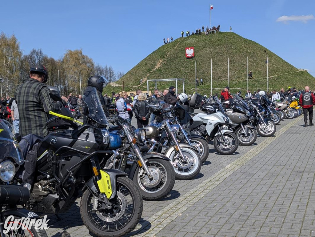 Ryk silników i szczytny cel. MotoStart w Piekarach Śląskich