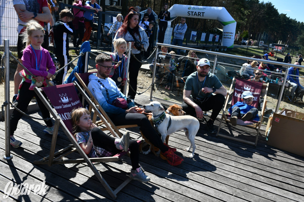 Biegi i podchody z psami nad Zalewem Nakło-Chechło