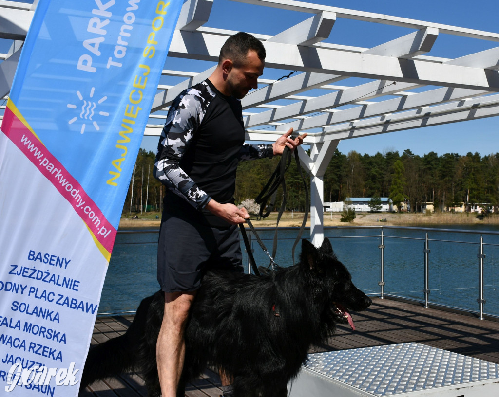 Biegi i podchody z psami nad Zalewem Nakło-Chechło