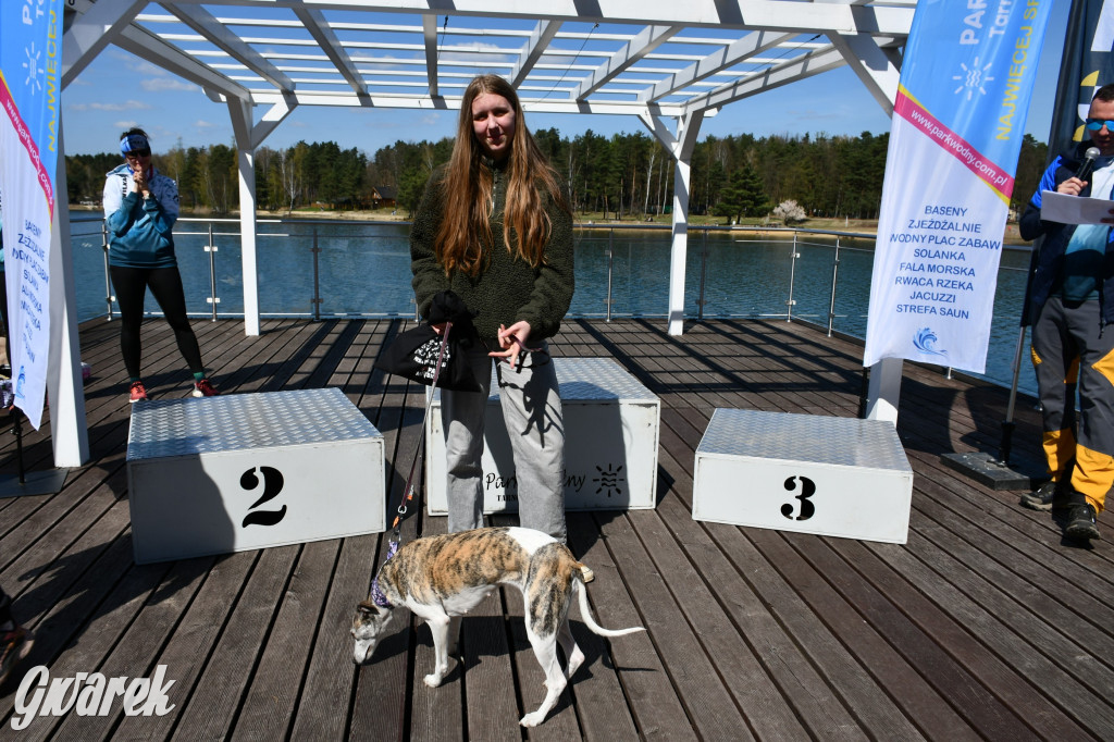 Biegi i podchody z psami nad Zalewem Nakło-Chechło