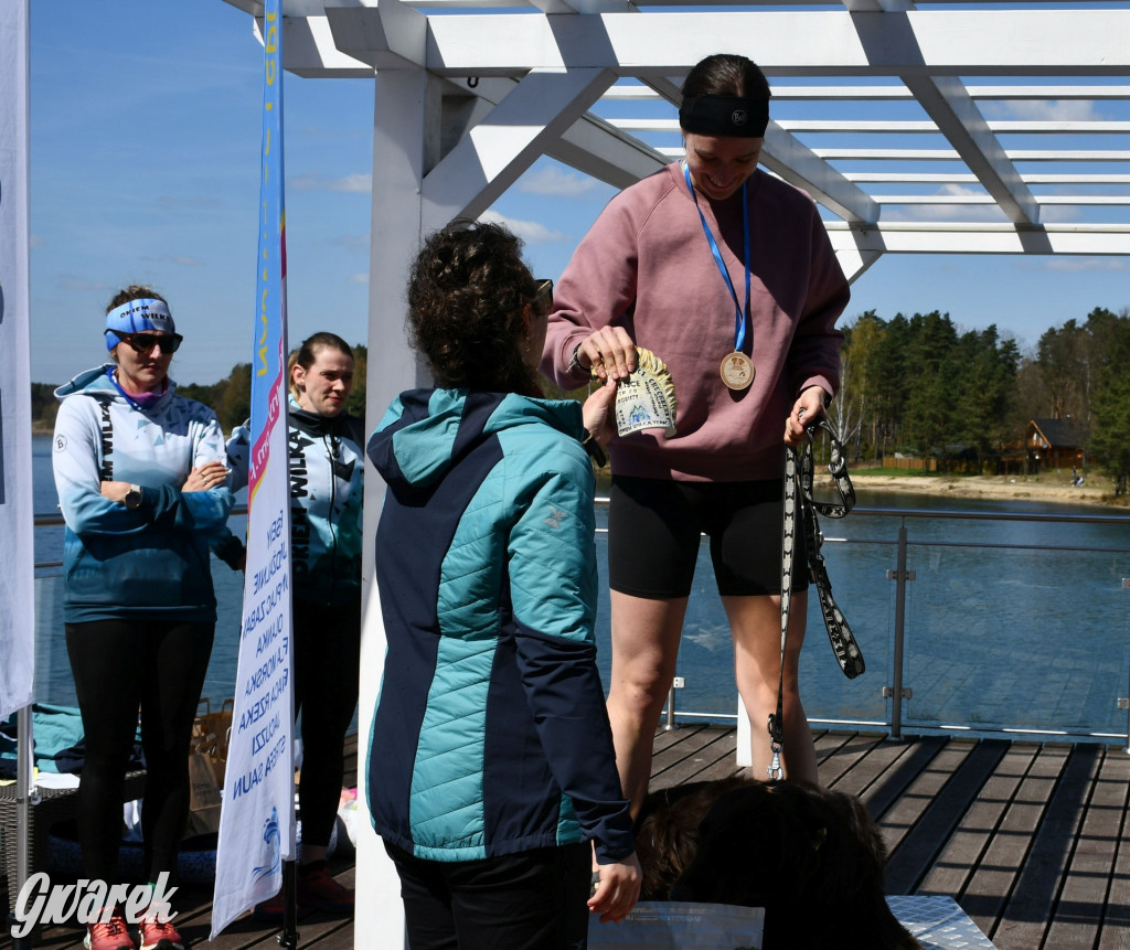 Biegi i podchody z psami nad Zalewem Nakło-Chechło