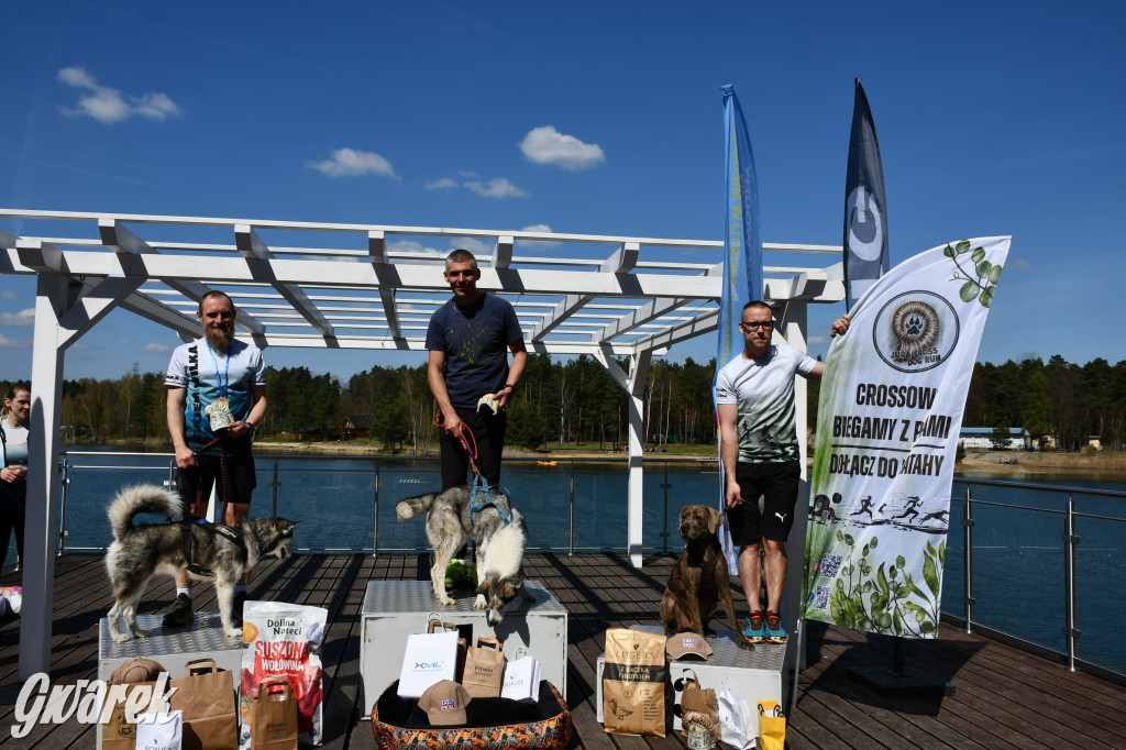 Biegi i podchody z psami nad Zalewem Nakło-Chechło