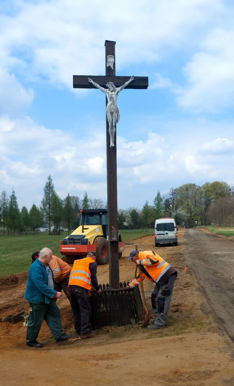 Powiat tarnogórski. Zdemontowali krzyż. Gdzie stanie?