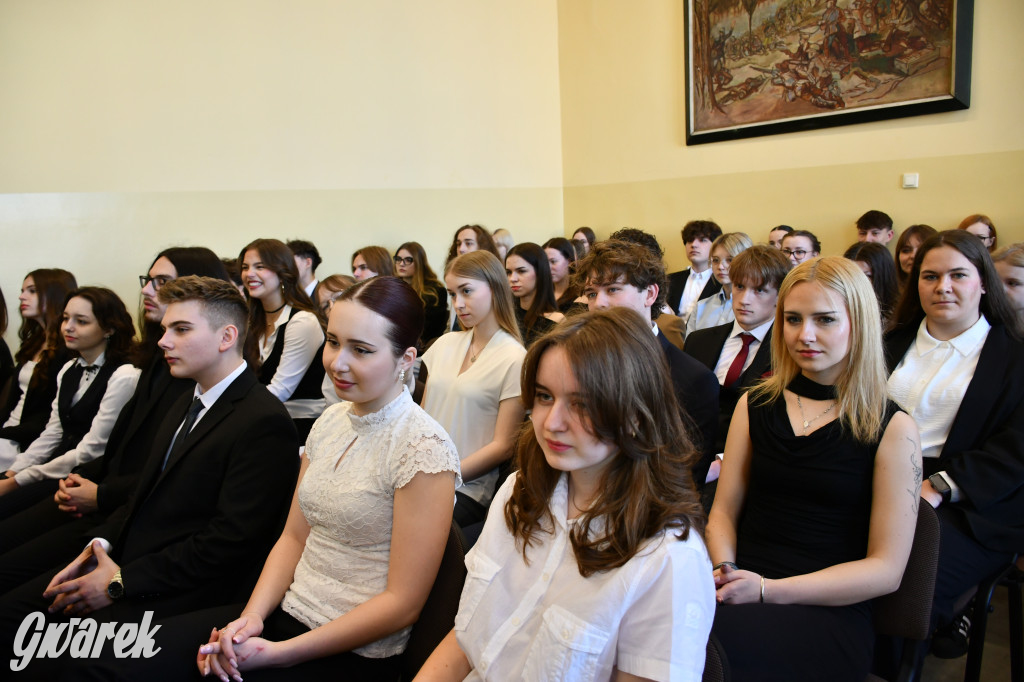 Tarnowskie Góry. Staszic, maturzyści i ranga wojewódzka