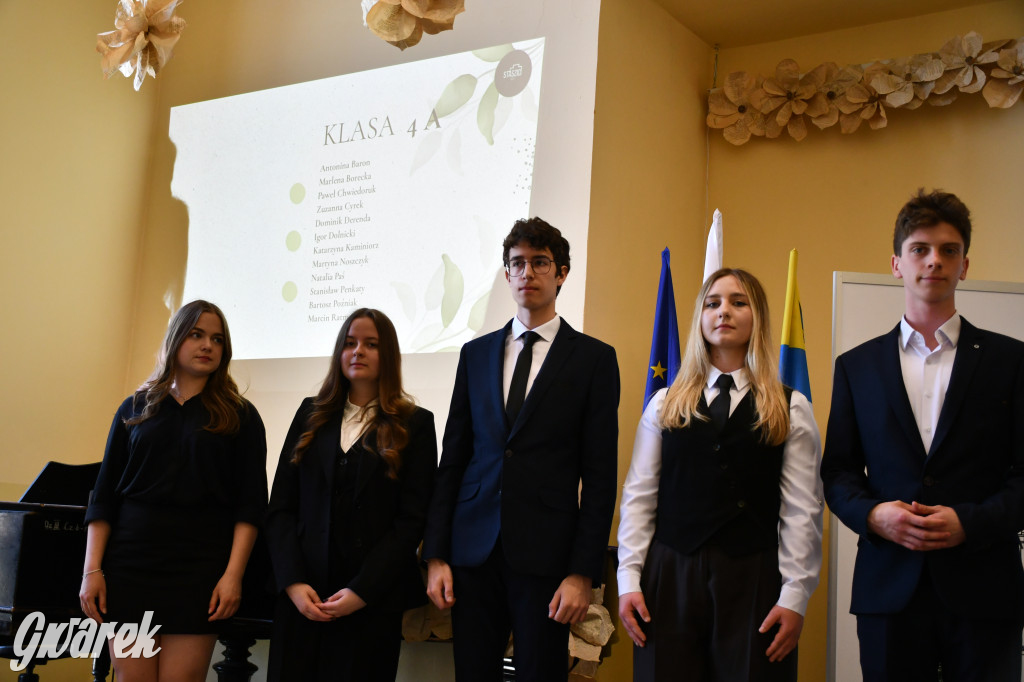 Tarnowskie Góry. Staszic, maturzyści i ranga wojewódzka