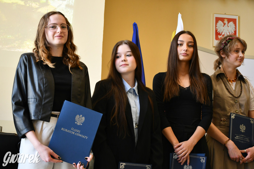 Tarnowskie Góry. Staszic, maturzyści i ranga wojewódzka