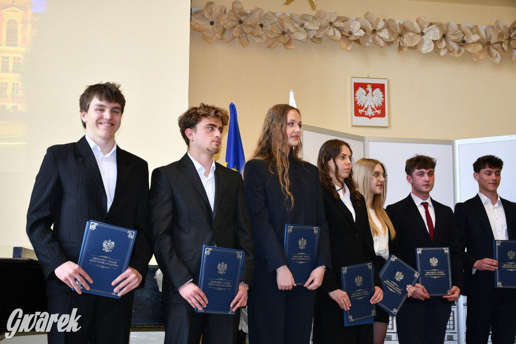 Tarnowskie Góry. Staszic, maturzyści i ranga wojewódzka