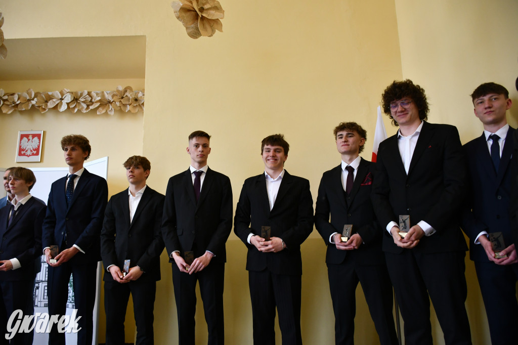 Tarnowskie Góry. Staszic, maturzyści i ranga wojewódzka