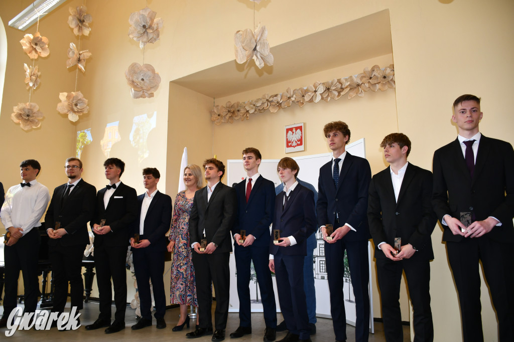 Tarnowskie Góry. Staszic, maturzyści i ranga wojewódzka