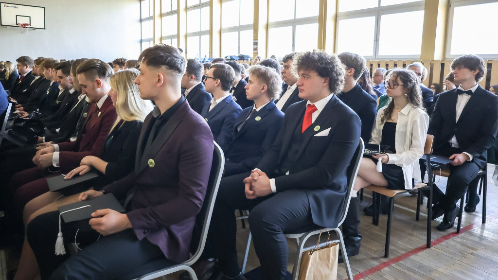 Piekary Śląskie. Pożegnanie z maturzystami