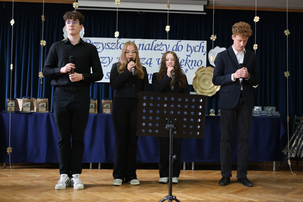 Piekary Śląskie. Pożegnanie z maturzystami