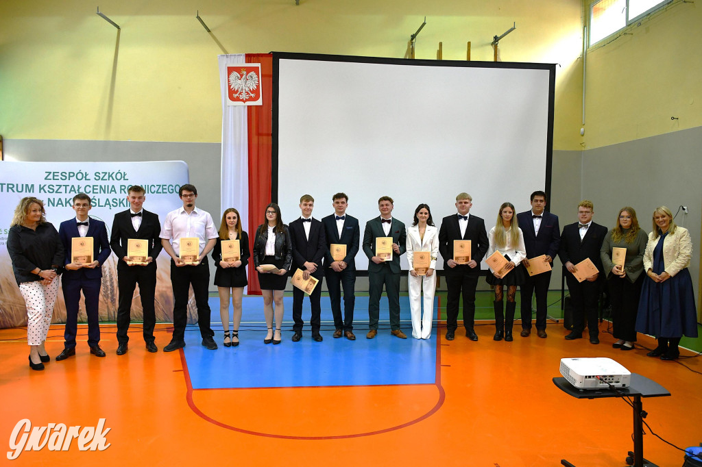 Maturzyści z Rolnika przyjechali traktorami