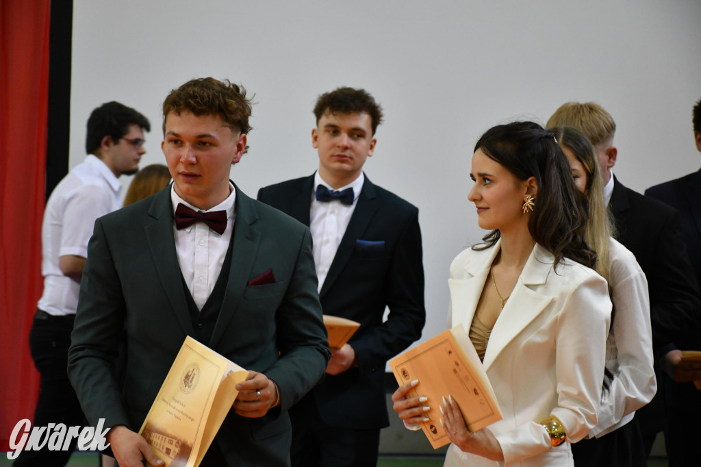 Maturzyści z Rolnika przyjechali traktorami