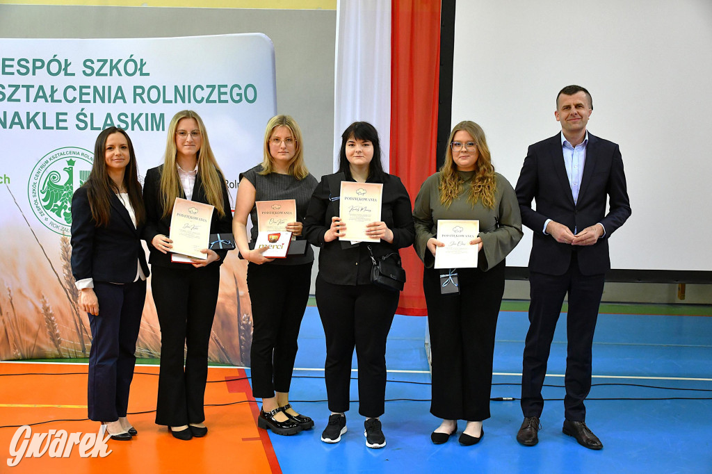 Maturzyści z Rolnika przyjechali traktorami