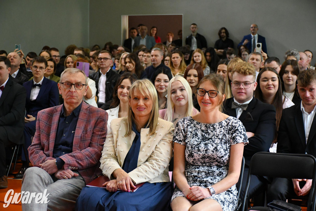 Maturzyści z Rolnika przyjechali traktorami