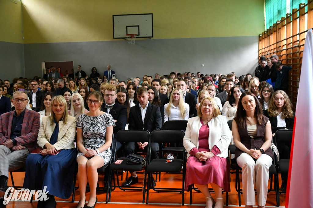 Maturzyści z Rolnika przyjechali traktorami