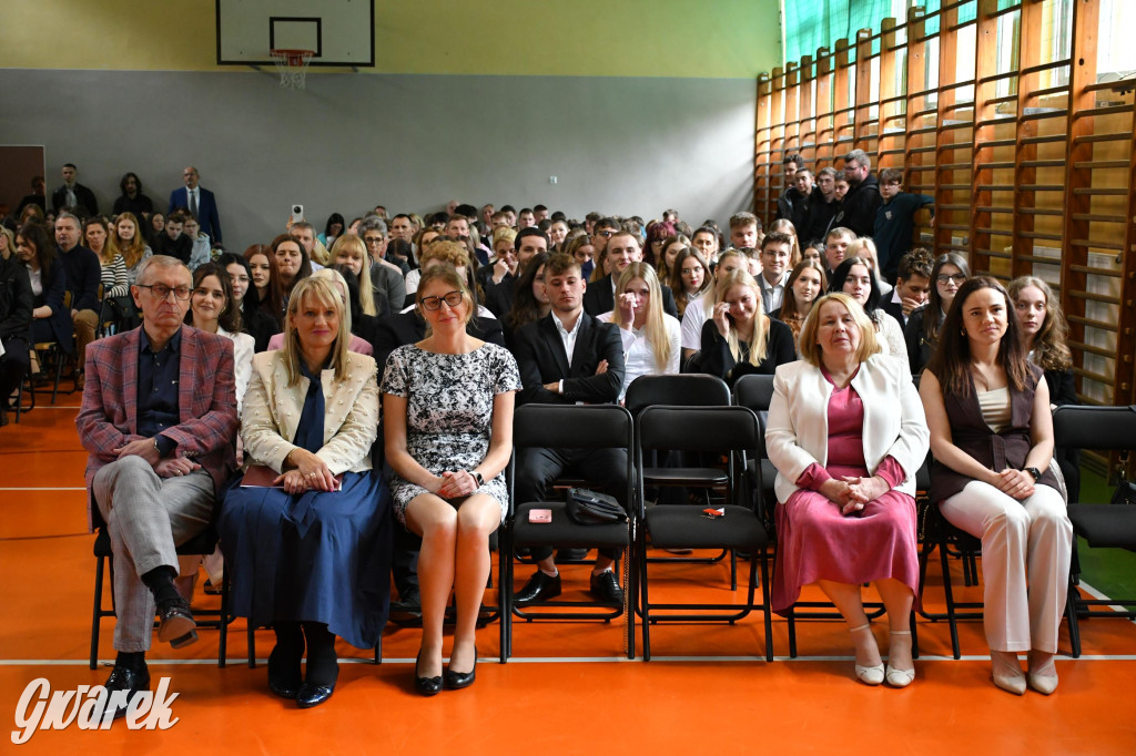 Maturzyści z Rolnika przyjechali traktorami