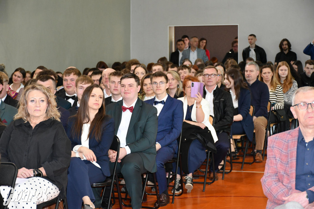 Maturzyści z Rolnika przyjechali traktorami