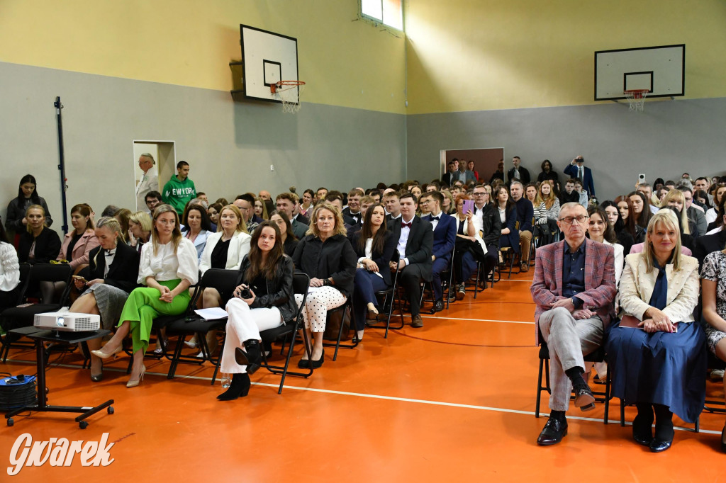 Maturzyści z Rolnika przyjechali traktorami