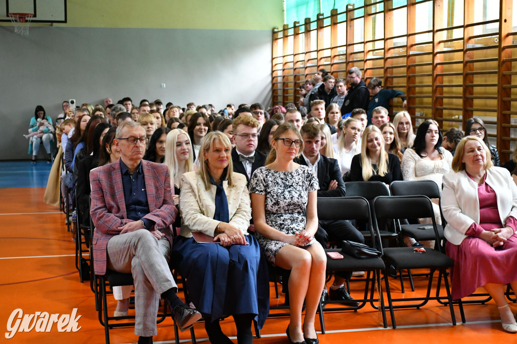 Maturzyści z Rolnika przyjechali traktorami