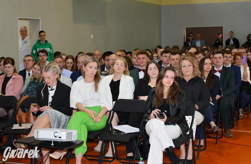 Maturzyści z Rolnika przyjechali traktorami