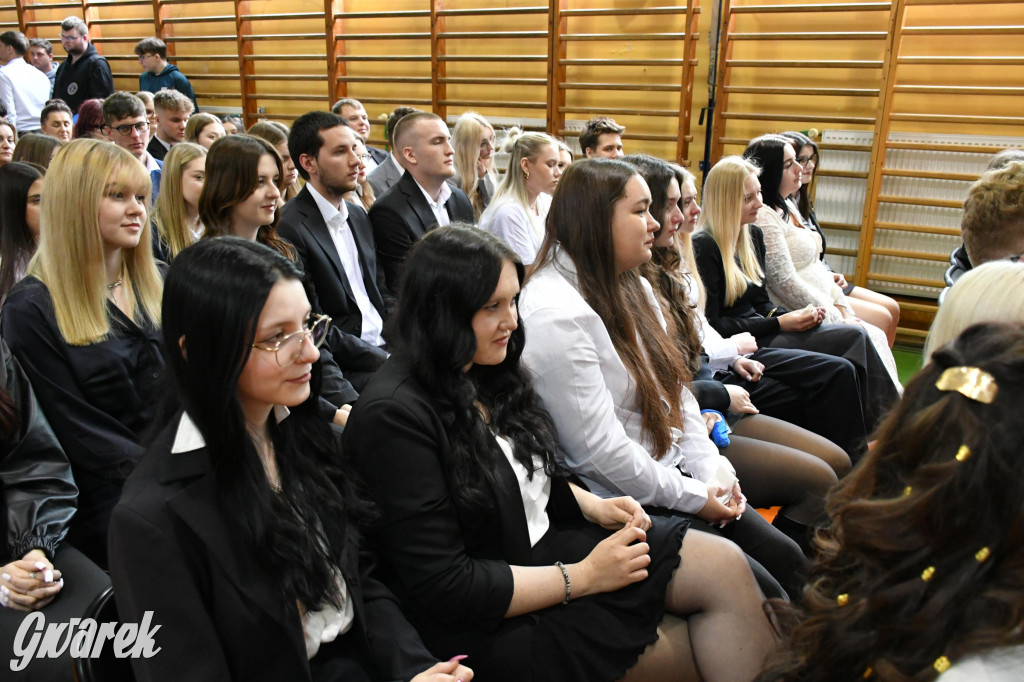 Maturzyści z Rolnika przyjechali traktorami