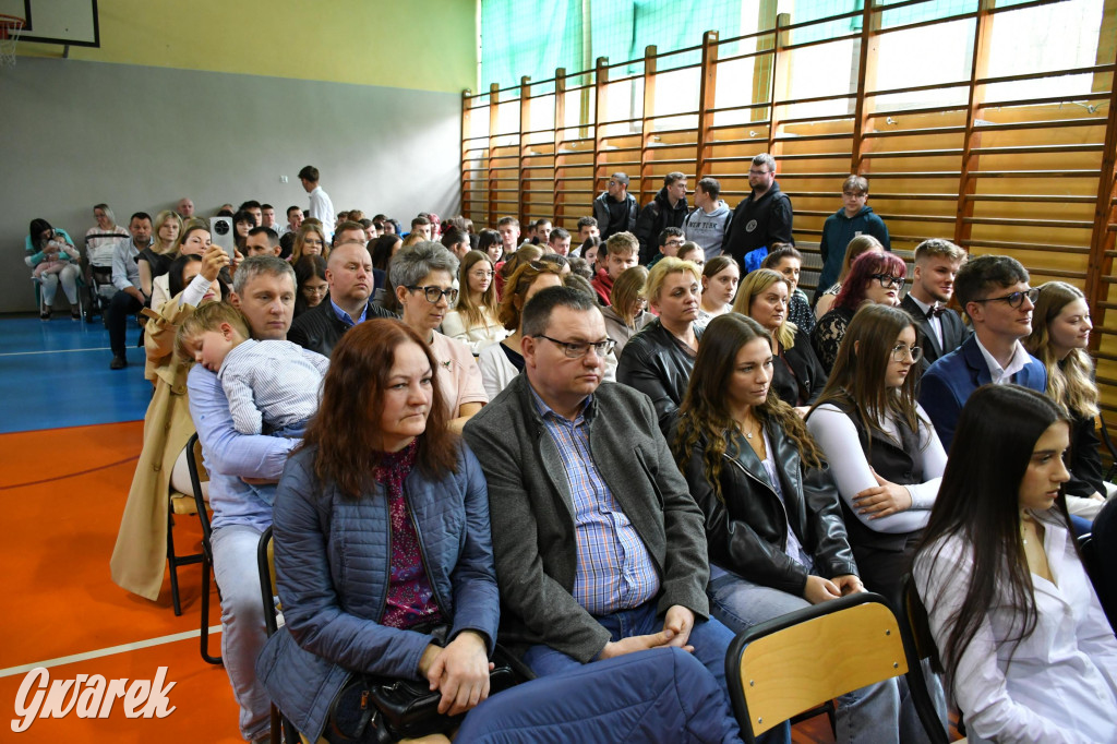 Maturzyści z Rolnika przyjechali traktorami